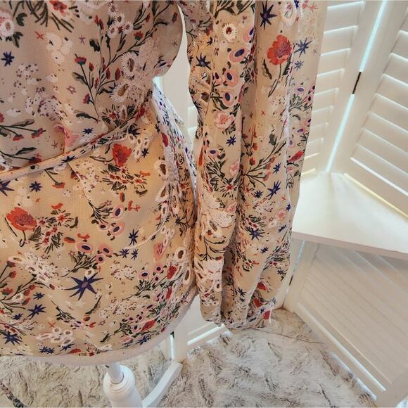 TULAROSA FLORAL BEIGE LACE BUTTON DOWN XS - Picture 3 of 7